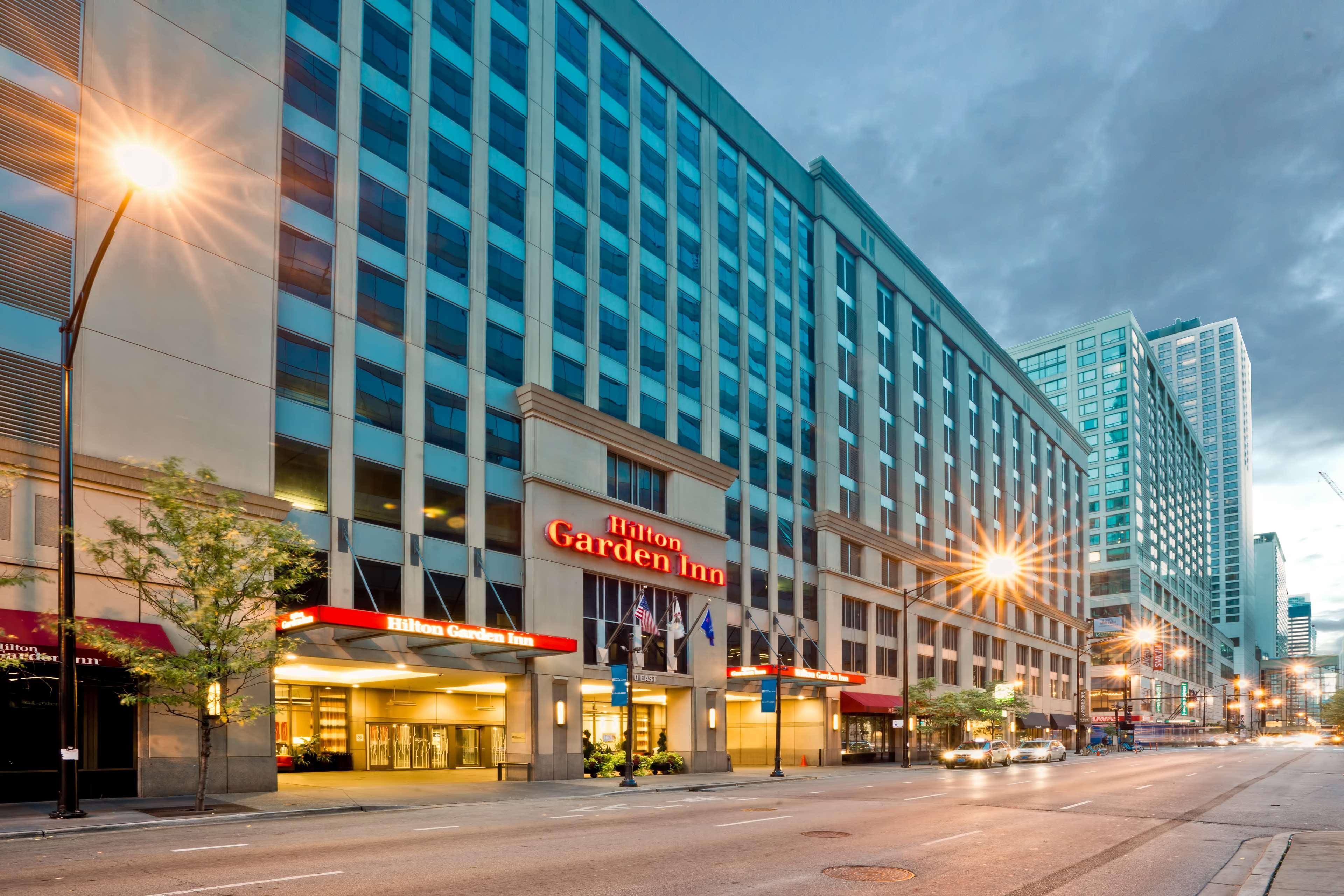 Hilton Garden Inn Chicago Downtown/Magnificent Mile מראה חיצוני תמונה