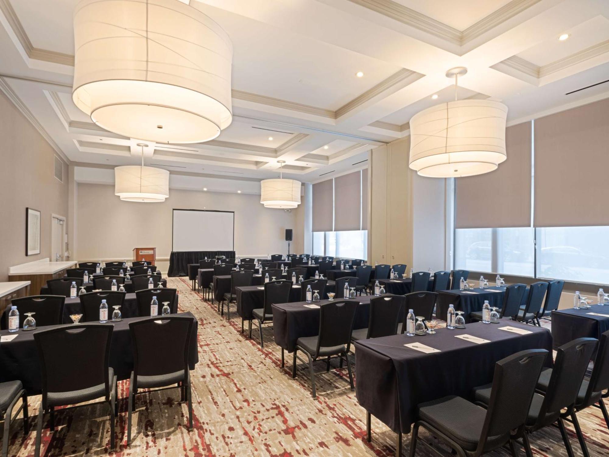 Hilton Garden Inn Chicago Downtown/Magnificent Mile מראה חיצוני תמונה