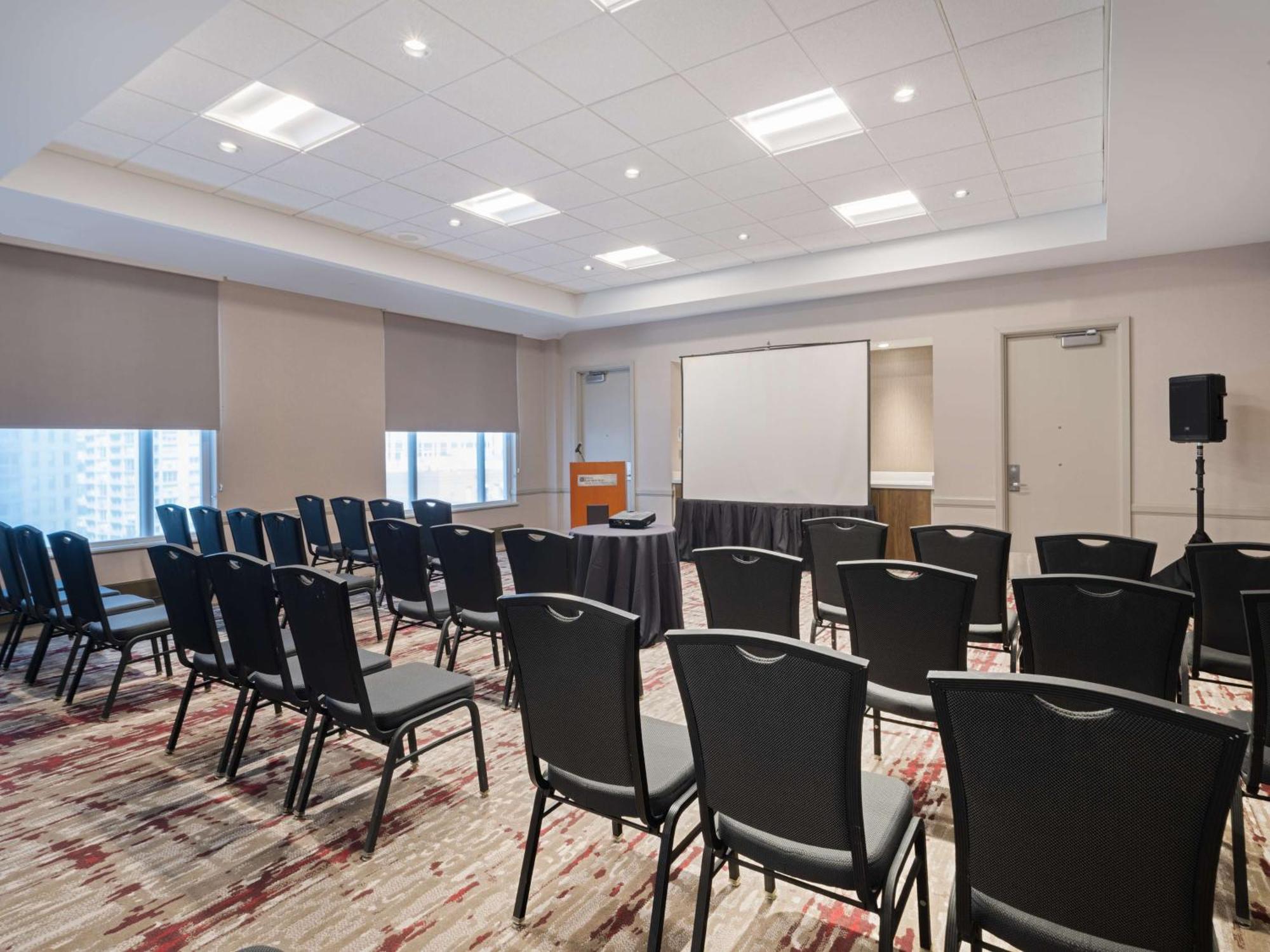 Hilton Garden Inn Chicago Downtown/Magnificent Mile מראה חיצוני תמונה