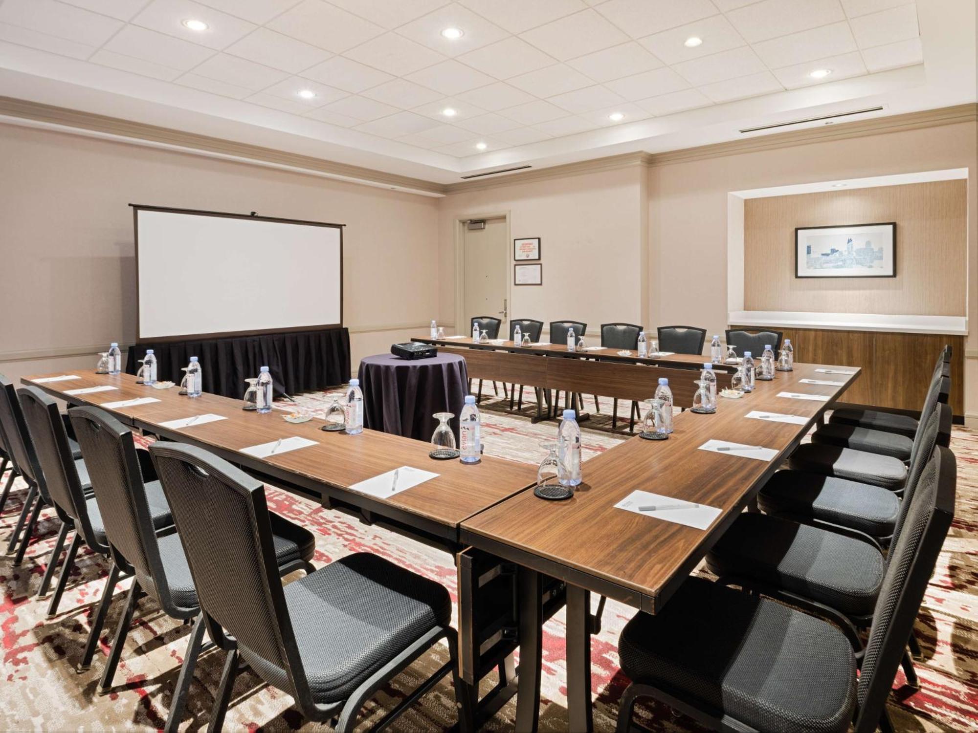 Hilton Garden Inn Chicago Downtown/Magnificent Mile מראה חיצוני תמונה