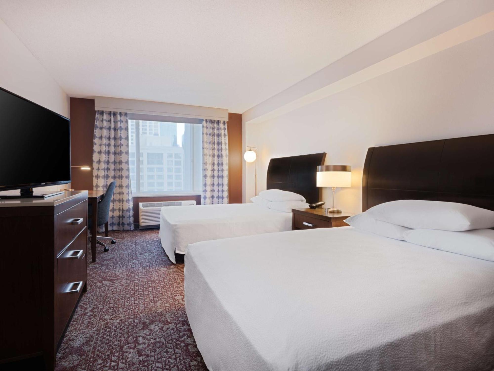 Hilton Garden Inn Chicago Downtown/Magnificent Mile מראה חיצוני תמונה